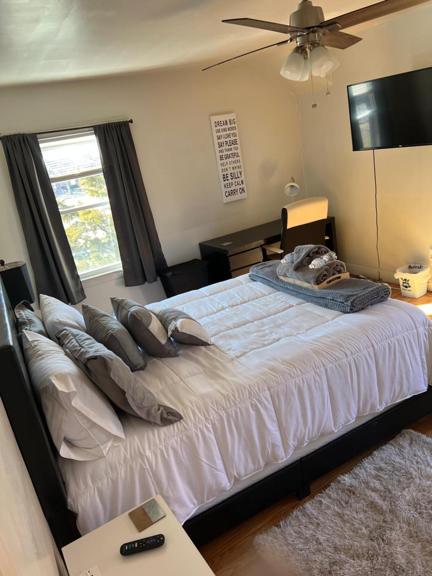 Master Bedroom In Home Away From Home Detroit Exterior foto