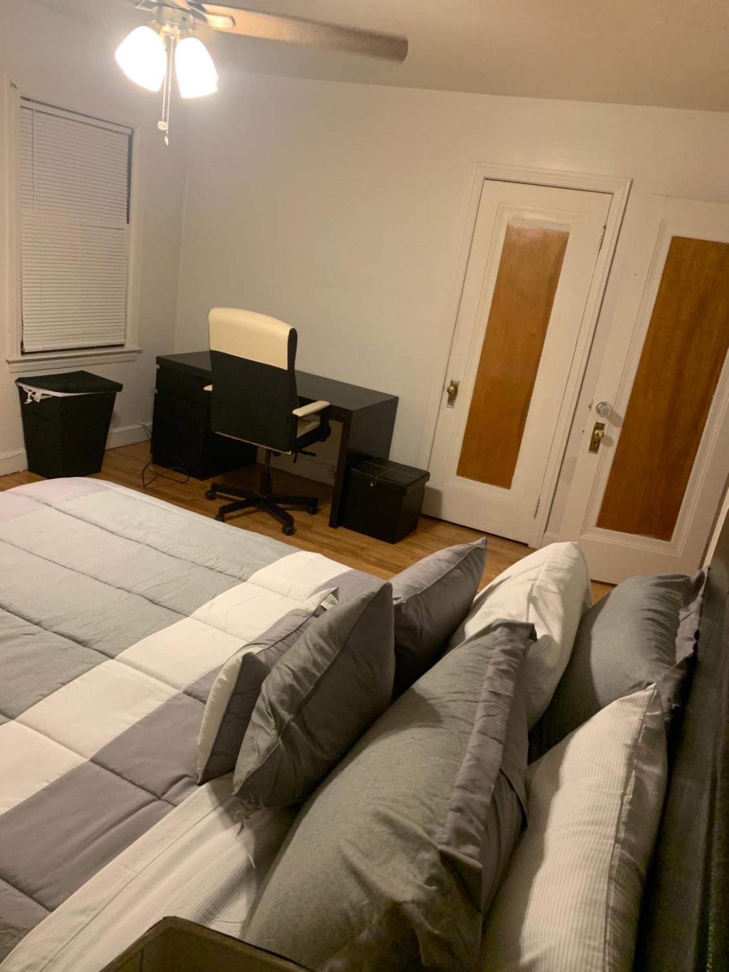 Master Bedroom In Home Away From Home Detroit Exterior foto